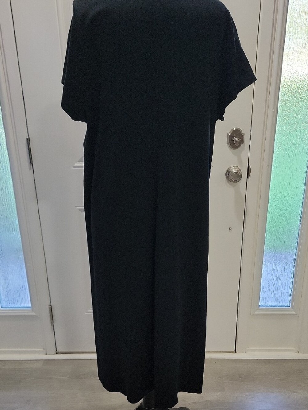 Isaac Mizrahi Black V-Neck Midi Dress - Picture 5 of 7